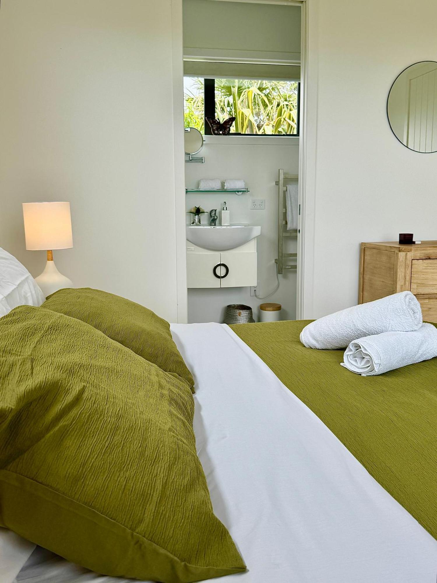 Room At Raglans Travellers Rest Coastal Retreat Exterior photo